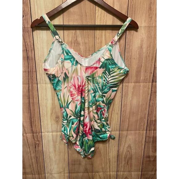FANTASIE 38DD Langkawi
Twist Front Swimsuit Floral Underwire One-Piece - Picture 8 of 11